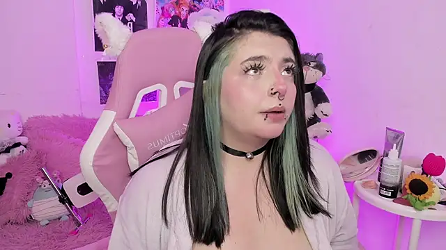 Snapshot of Sachi_Meow chatting on 12/17/25, 05:41 Sachi Meow online show from 12/17/25, 05:41