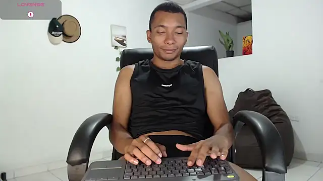 Aaronblack1  online show from 09/18/25, 08:38