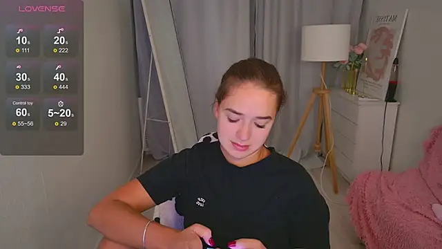 LovelyJessie online show from 04/15/26, 02:02