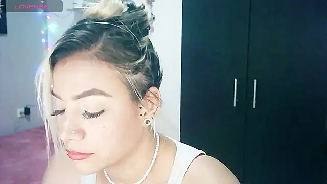 Snapshot of LuCKy_JoK chatting on 12/20/24, 10:43 LuCKy JoK online show from 12/20/24, 10:43