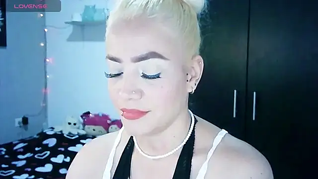 Snapshot of LuCKy_JoK chatting on 01/04/25, 02:04 LuCKy JoK online show from 01/04/25, 02:04