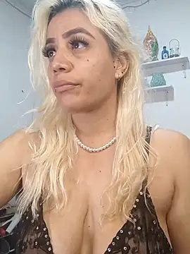 Snapshot of LuCKy_JoK chatting on 03/01/25, 02:02 LuCKy JoK online show from 03/01/25, 02:02