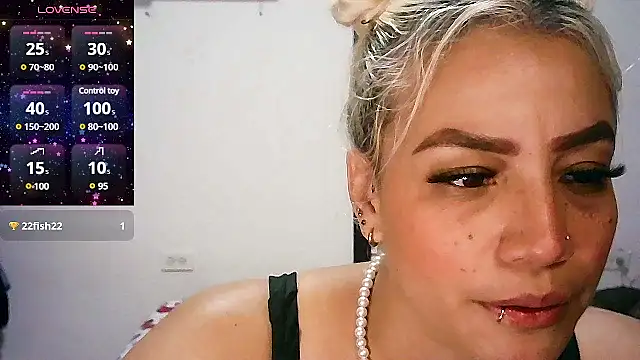 Snapshot of LuCKy_JoK chatting on 03/02/25, 11:09 LuCKy JoK online show from 03/02/25, 11:09