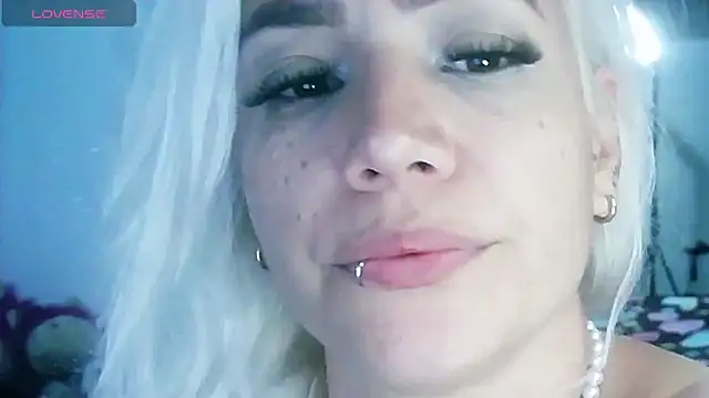 Snapshot of LuCKy_JoK chatting on 03/12/25, 05:28 LuCKy JoK online show from 03/12/25, 05:28