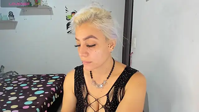 Snapshot of LuCKy_JoK chatting on 11/06/25, 01:12 LuCKy JoK online show from 11/06/25, 01:12