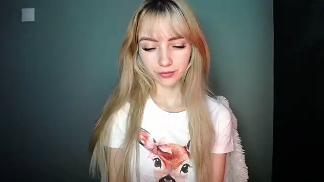 LuciaYoung online show from 12/20/25, 07:26