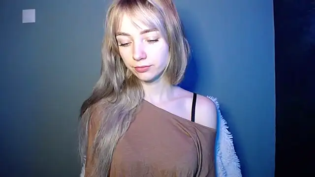 LuciaYoung online show from 02/04/26, 01:39