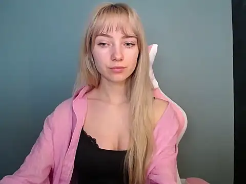 LuciaYoung online show from 04/27/26, 06:44