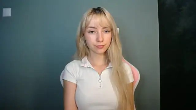 Snapshot of LuciaYoung chatting on 06/10/26, 06:34 LuciaYoung online show from 06/10/26, 06:34
