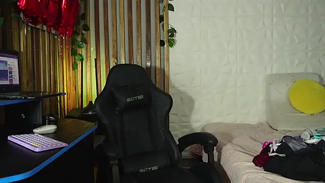 argiee taylorxs2 online show from 02/01/25, 03:19