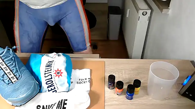 lycrasneakerxh online show from 04/13/26, 09:31