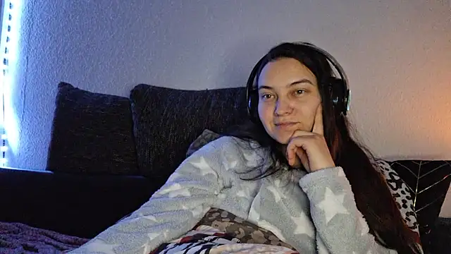 Cyndee Winter online show from 12/13/24, 07:21