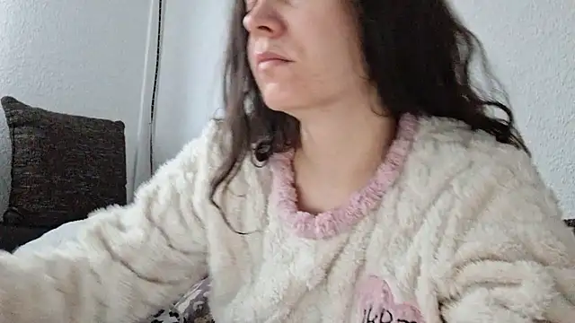 Cyndee Winter online show from 12/17/24, 08:23