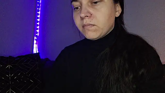 Cyndee Winter online show from 12/17/24, 03:06