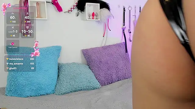 Snapshot of Jentokio chatting on 02/11/25, 04:01 Jentokio online show from 02/11/25, 04:01