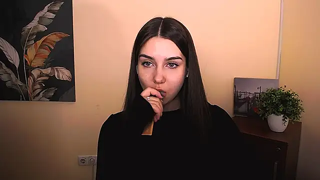 Lili magic online show from 09/24/25, 12:30