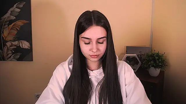 Lili magic online show from 10/14/25, 02:40