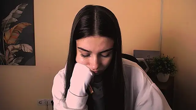 Lili magic online show from 10/17/25, 07:00