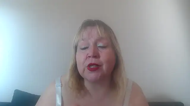 Snapshot of Blasflittchen chatting on 03/12/25, 02:12 Blasflittchen online show from 03/12/25, 02:12