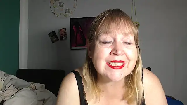 Snapshot of Blasflittchen chatting on 10/05/25, 09:24 Blasflittchen online show from 10/05/25, 09:24