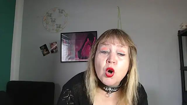 Snapshot of Blasflittchen chatting on 11/04/25, 10:58 Blasflittchen online show from 11/04/25, 10:58