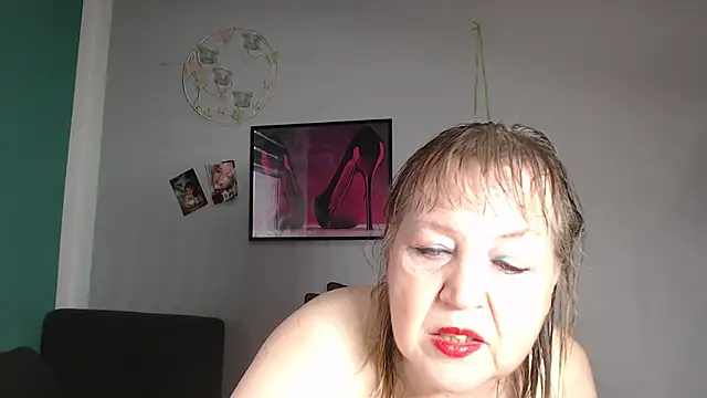 Snapshot of Blasflittchen chatting on 11/18/25, 09:25 Blasflittchen online show from 11/18/25, 09:25