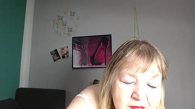 Snapshot of Blasflittchen chatting on 11/24/25, 12:38 Blasflittchen online show from 11/24/25, 12:38