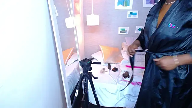 kiara evanss online show from 02/28/25, 02:20