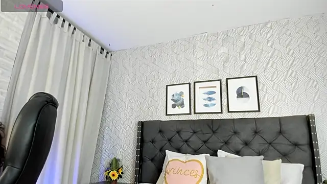 emma  smith1 online show from 02/19/25, 12:22