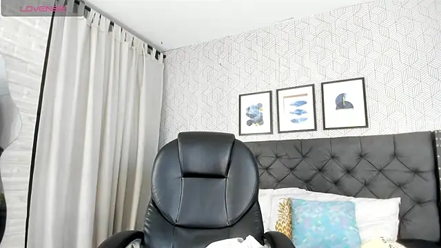 emma  smith1 online show from 02/28/25, 11:58