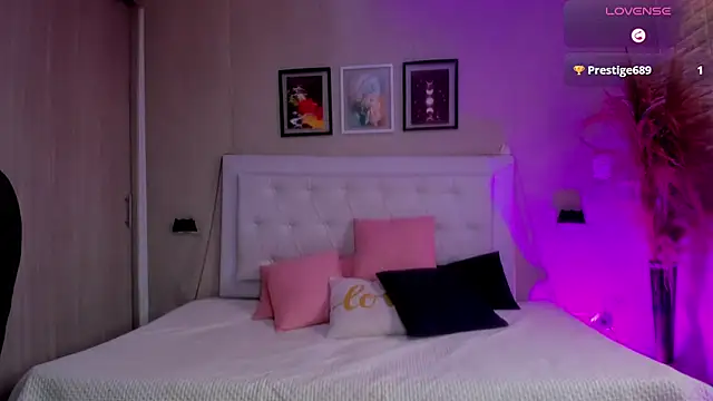 emma  smith1 online show from 03/04/26, 12:55