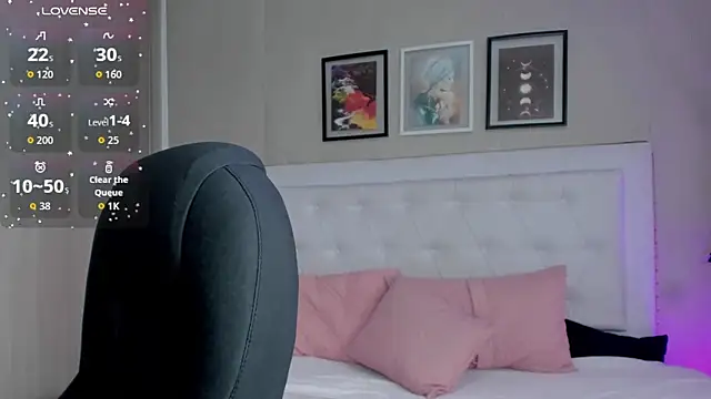 emma  smith1 online show from 03/12/26, 12:44