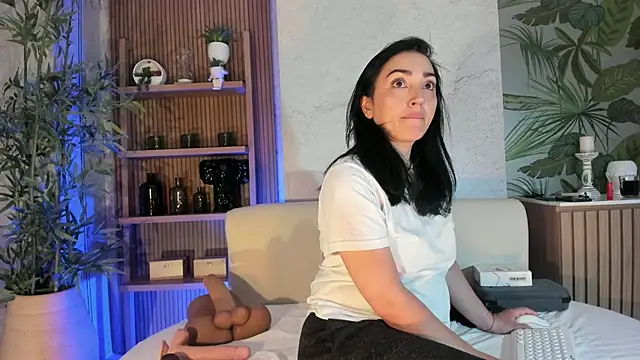 LIAH IZUMI online show from 11/20/25, 01:22