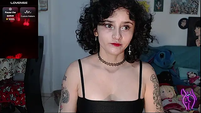 kitty22  online show from 11/25/25, 12:16