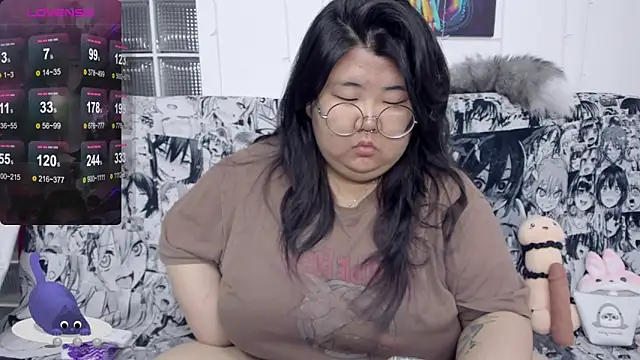 Snapshot of Nadine_asian chatting on 09/20/25, 01:28 Nadine asian online show from 09/20/25, 01:28