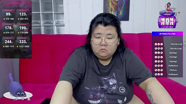 Snapshot of Nadine_asian chatting on 10/11/25, 01:16 Nadine asian online show from 10/11/25, 01:16