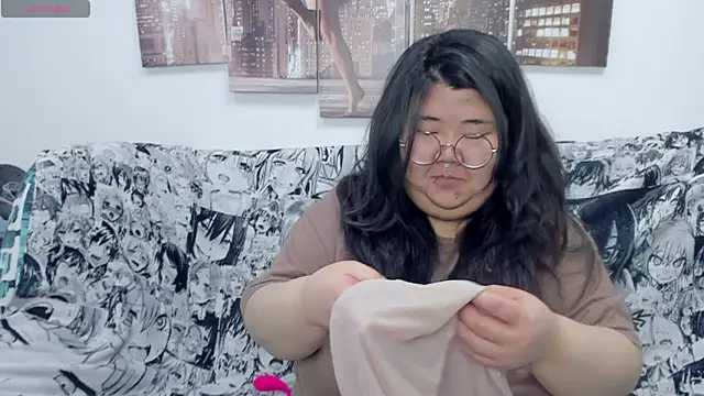 Snapshot of Nadine_asian chatting on 10/14/25, 02:56 Nadine asian online show from 10/14/25, 02:56