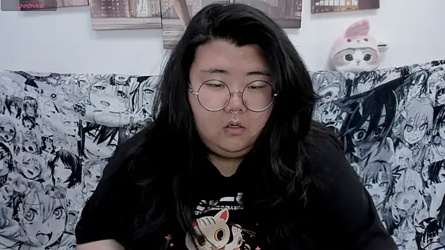 Snapshot of Nadine_asian chatting on 11/04/25, 01:27 Nadine asian online show from 11/04/25, 01:27