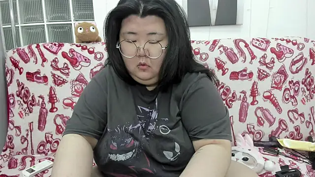 Nadine asian online show from 05/17/26, 08:34
