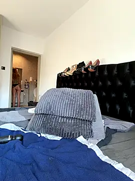 Laurahorney xo online show from 10/11/25, 01:20