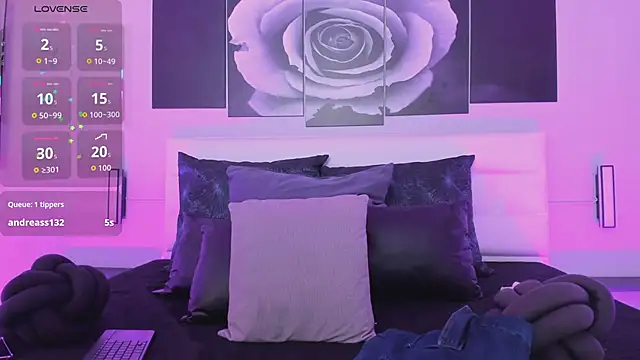 isabella simons online show from 10/28/25, 02:37