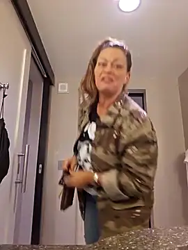 Snapshot of Erotic_and_Exotic chatting on 01/04/25, 11:17 Erotic and Exotic online show from 01/04/25, 11:17