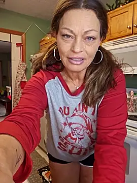 Snapshot of Erotic_and_Exotic chatting on 12/14/25, 06:41 Erotic and Exotic online show from 12/14/25, 06:41