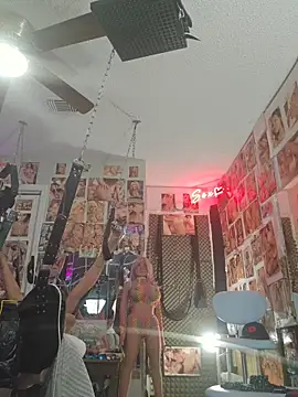 Snapshot of luvs2cumm69 chatting on 10/27/25, 12:20 luvs2cumm69 online show from 10/27/25, 12:20