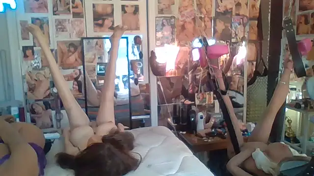 luvs2cumm69 online show from 03/19/26, 04:33