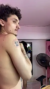 Snapshot of TheKing6ix9ine69 chatting on 02/05/26, 10:42 TheKing6ix9ine69 online show from 02/05/26, 10:42