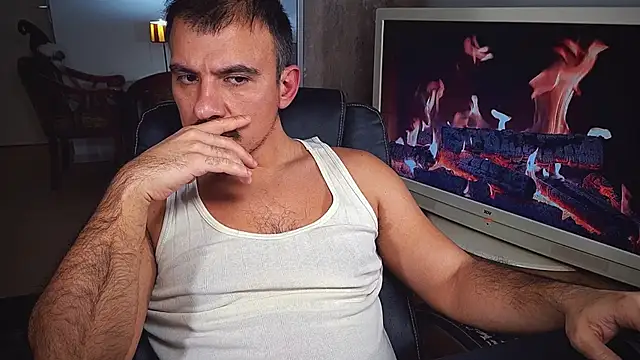 Snapshot of officeman7 chatting on 12/20/24, 05:51 officeman7 online show from 12/20/24, 05:51