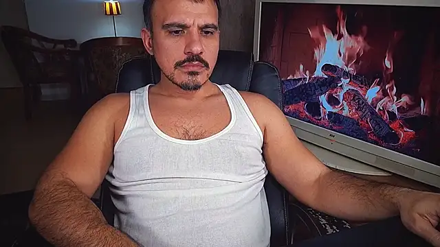 Snapshot of officeman7 chatting on 12/27/24, 05:37 officeman7 online show from 12/27/24, 05:37