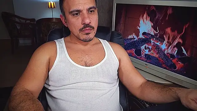 Snapshot of officeman7 chatting on 01/02/25, 05:07 officeman7 online show from 01/02/25, 05:07