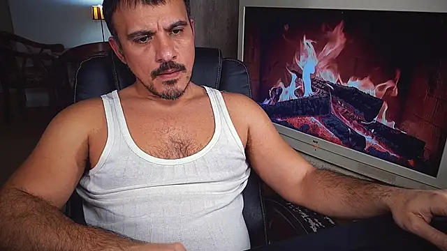 Snapshot of officeman7 chatting on 01/09/25, 04:39 officeman7 online show from 01/09/25, 04:39